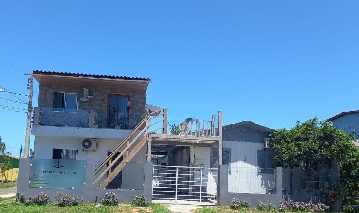 Kitnet S2 Em Torres-Rs - Na Mais Bela Praia Gaucha - Cozinha - Banheiro - Ar Condicionado - Tv Smart 32' - Wi-Fi - Estacionamento - Anfitria Superhost No Bnb Zewnętrze zdjęcie